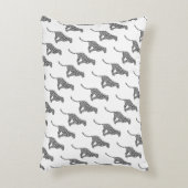 ヒョウのグレーとライトグレーのシルエット アクセントクッション (正面(垂直))