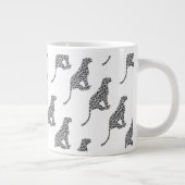 ヒョウのグレーとライトグレーのシルエット ジャンボコーヒーマグカップ (右)