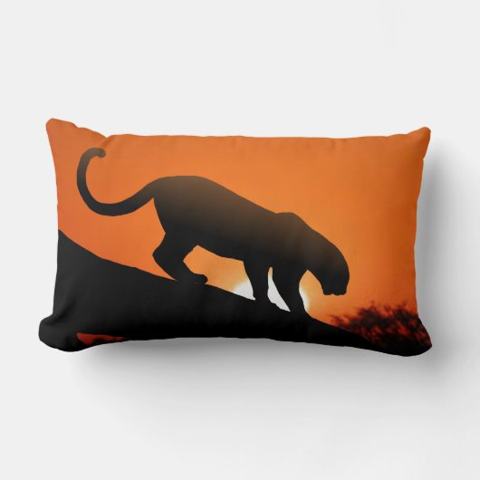 ヒョウのシルエットとマッドクロス ランバークッション (正面)