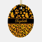 ヒョウのプリントおよびパーソナライズな足のオレンジ黄色 セラミックオーナメント (右)