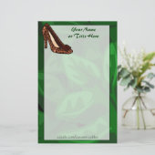 ヒョウのプリントの靴の文房具 便箋 (スタンド正面)