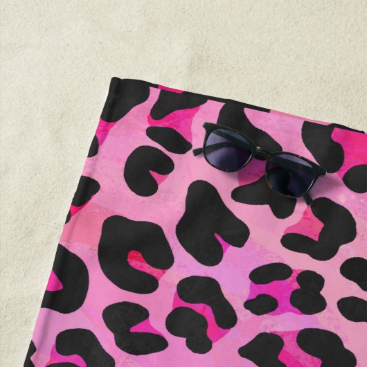 ヒョウのホットピンク絵を描クテクスチャ ビーチタオル (インサイチュ)