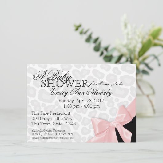 ヒョウの斑点とピンクリボン赤ちゃんシャワー 招待状 (スタンド正面)