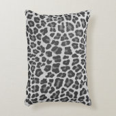ヒョウの灰色および薄い灰色のプリント アクセントクッション (正面(垂直))