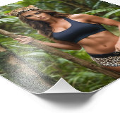 ヒョウの皮でポーズをとるジャングルクイーンFBB フォトプリント            (角)