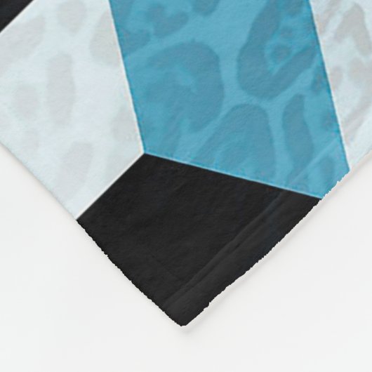 ヒョウの皮とヒョウの柄を持つ幾何学模様 フリースブランケット (角)