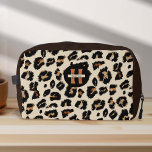 ヒョウの皮モダン、動物の花弁、モノグラム ドップキット<br><div class="desc">PixeliaDesignsのモダンLeopard Skin Animal Pattern Monogram Doppバッグキットをご紹介し、女性の洗練と機能性の究極の融合をモダン実現。シックなヒョウの皮モダン模様をモチーフにした多彩なDoppバッグキットは、メイクアップやトイレタリー、ゴルフの必需品を持ち運ぶのに最適で、冒険の相手となりまスタイリッシュす。バッグをモノグラムユニークと名前でパーソナライズし、アクセサリー独占的コレクションにtouchを追加。あなたはゴルフ場を打つか、ジェットで地球を沈めるかどのまわりにうであれ、このDoppバッグキットは保、比類のないスタイルで組織された君の必需品に約束する。</div>