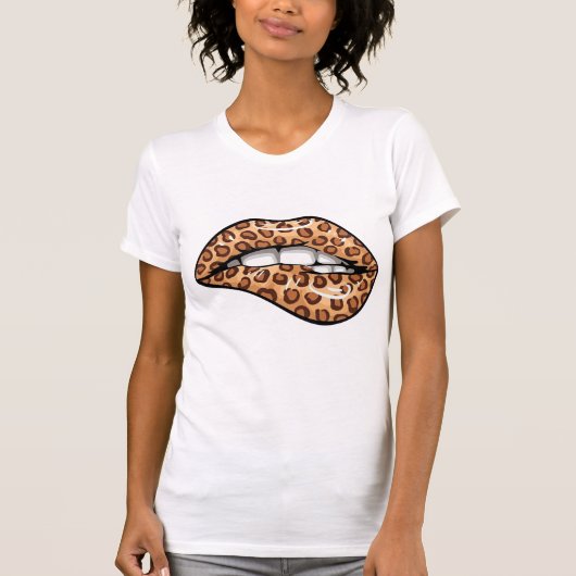 ヒョウの茶色の斑点チーター柄の唇Tシャツ Tシャツ (正面)