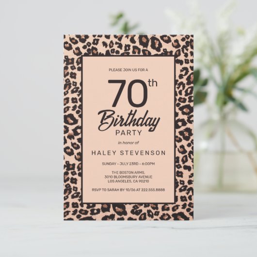 ヒョウスタイリッシュアニマルプリントトレンディー70誕生日 招待状 (スタンド正面)
