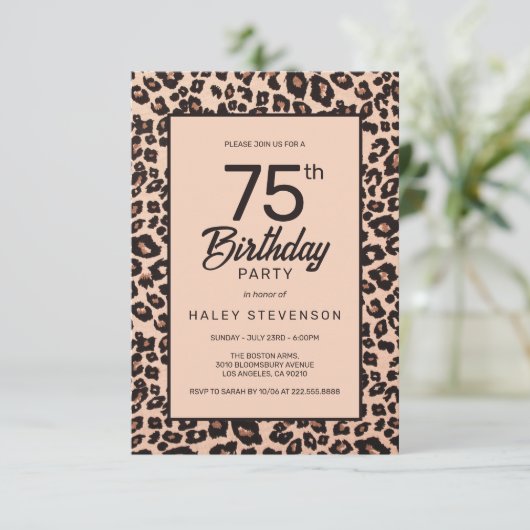 ヒョウスタイリッシュアニマルプリントトレンディー75番目誕生日 招待状 (スタンド正面)