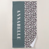 ヒョウ印刷イニシャルタイポグラフィピガーリークモダン ビーチタオル (正面)