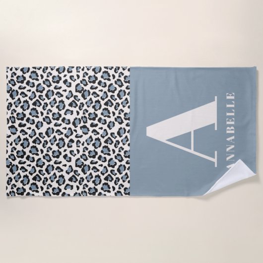 ヒョウ印刷イニシャルタイポグラフィ青モダン ビーチタオル (正面)