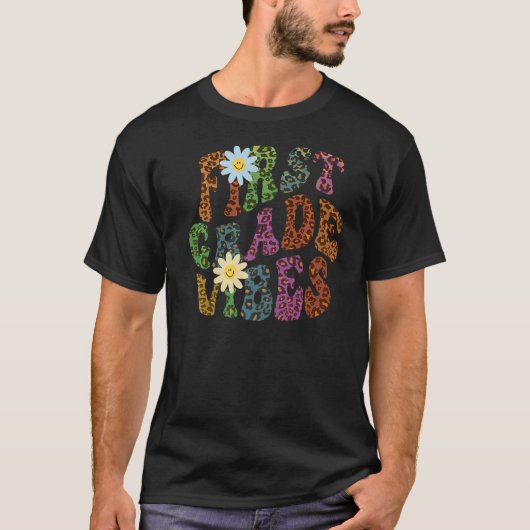 ヒョウ印刷1年生のバイブ先生平和の愛 Tシャツ (正面)