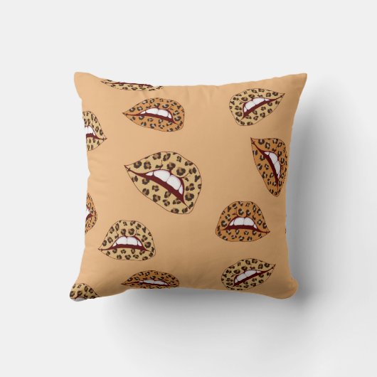 ヒョウ唇 クッション (裏面)