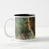 、ヒョウ属レオ合っている、ライオンKgalagadi ツートーンマグカップ (左)