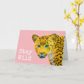 ヒョウ感動的ステイワイルドピンク カード (黄色い花)