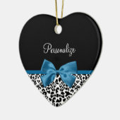 ヒョウ柄の動物のパタかわいらしーンの青い弓 セラミックオーナメント (左)