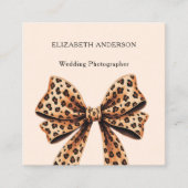 ヒョウ柄の弓の桃QRコードSNS スクエア名刺 (正面)