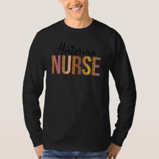 ヒョウ柄の歴史学者ナースのデザイン 看護学生のためのプリント Tシャツ