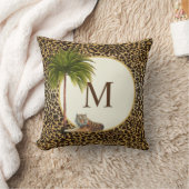 ヒョウ柄の背景に虎モノグラム クッション (ブランケット)