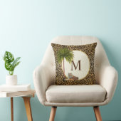 ヒョウ柄の背景に虎モノグラム クッション (椅子)