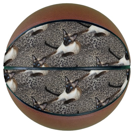 ヒョウ柄の野生の動物の斑点を描くシャム猫 バスケットボール (正面)