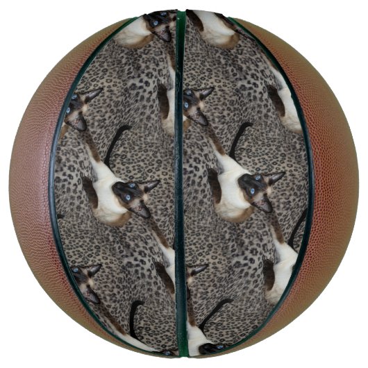 ヒョウ柄の野生の動物の斑点を描くシャム猫 バスケットボール (縦)
