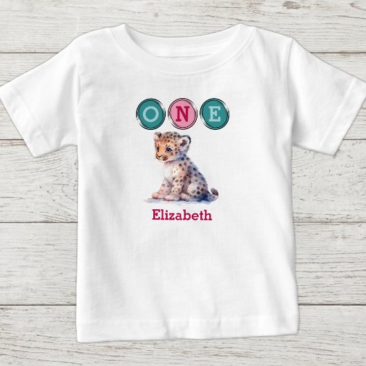 ヒョウ柄の1歳の誕生日 名入れ ピンクグリーン ベビーTシャツ