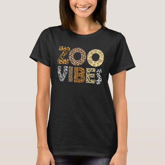 ヒョウ柄アニマルプリントサファリ野生動物アニ Tシャツ (正面)