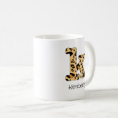 ヒョウ柄イニシャル k 小文字と名前 コーヒーマグカップ (正面右)