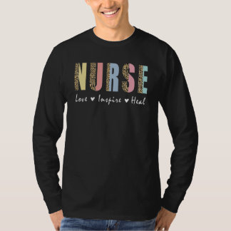 ヒョウ柄ナースの人生 看護学生 愛 インスピレーション アン Tシャツ