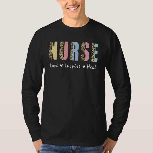 ヒョウ柄ナースの人生 看護学生 愛 インスピレーション アン Tシャツ (正面)