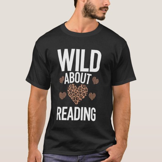 ヒョウ柄ハートで読書大好き Tシャツ (正面)