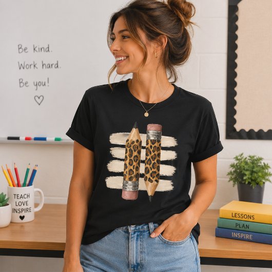 ヒョウ柄鉛筆の先生デザイン Tシャツ