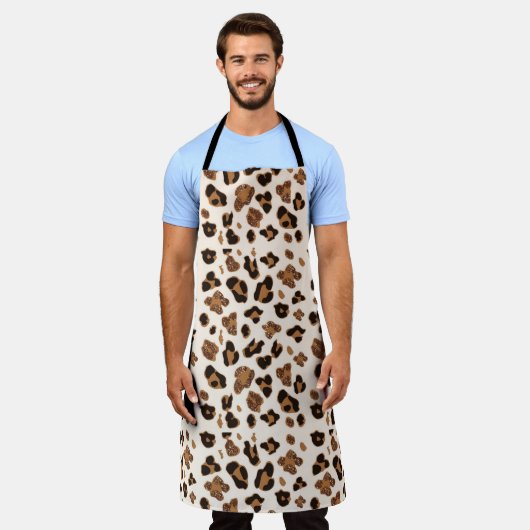 ヒョウ柄 エプロン (着用した状態)