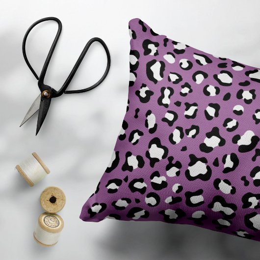 ヒョウ柄、ヒョウ模様、紫ヒョウ アクセントクッション