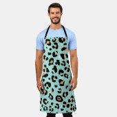ヒョウ柄、動物柄 エプロン (着用した状態)