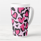 ヒョウ柄、手描きシームレスな水色 カフェラテマグ (右アングル)