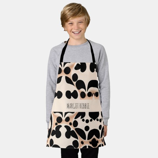 ヒョウ皮ベージュフローラモダンモザイクパターン エプロン (着用した状態)