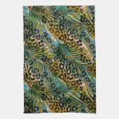 ヒョウ葉の背景にヤシの花。 キッチンタオル (縦)