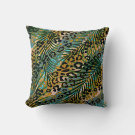 ヒョウ葉の背景にヤシの花。 クッション