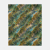 ヒョウ葉の背景にヤシの花。 フリースブランケット (正面)