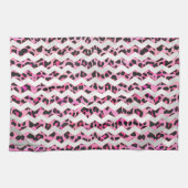 ヒョウ黒とホットピンクシェブロンプリント キッチンタオル (横)