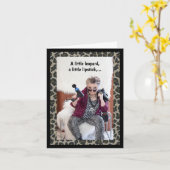 ヒョウ、口紅、姿勢ユーモアのある カード (黄色い花)