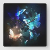 ヒラヒラするナイトバタフライ スクエア壁時計 (正面)