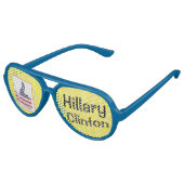 ヒラリー・クリントンの親指を上げた看板 アビエーターサングラス (アングル)