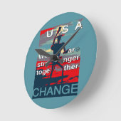 ヒラリー・クリントンの2016年の最も最近のキャンペーンスローガン ラウンド壁時計 (傾斜)