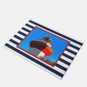 ヒルトンストライプのヘッドアイランドハーバータウンライトハウス ドアマット (アングル)