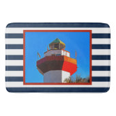 ヒルトンストライプのヘッドアイランドハーバータウンライトハウス バスマット (正面)