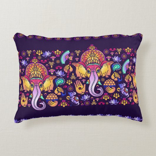 ヒンドゥー教の神ガネーシャとインディアンのシンボル アクセントクッション (正面)